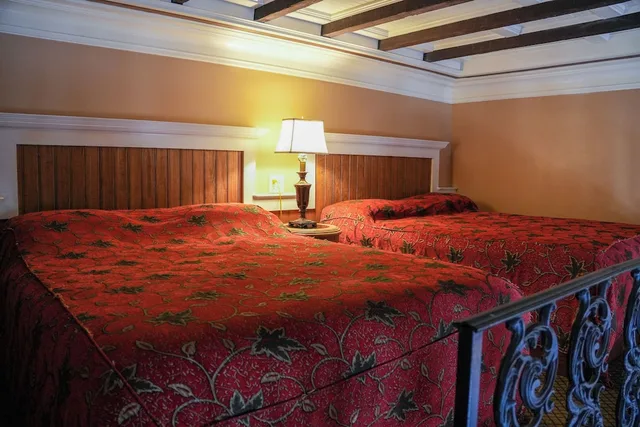 Loft, Petite, 2 Queen Beds، The Olivier House Hotel 2/4