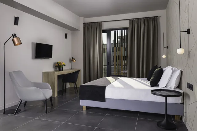 جناح بسرير كوين بإطلالة على المدينة مع أريكة، Azur Suites 2/4