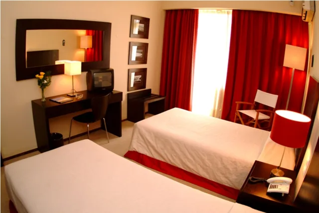 غرفة بسرير مزدوج أو سريرين منفصلين بإطلالة على البحر مع سرير إضافي، Carcavelos Beach Hotel 1/1