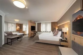 جناح جونيور مع أريكة، Grindelwalderhof 1/1