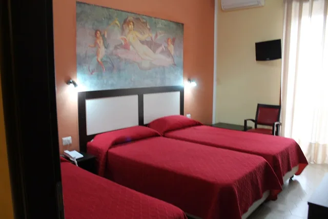 غرفة ثلاثية، Hotel del Sole Pompei 2/3