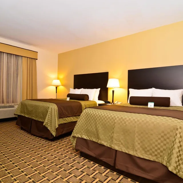 غرفة بسريرين كوين بحوض استحمام لذوي الإعاقة، Best Western Plus the Inn And Suites At the Falls 6/10