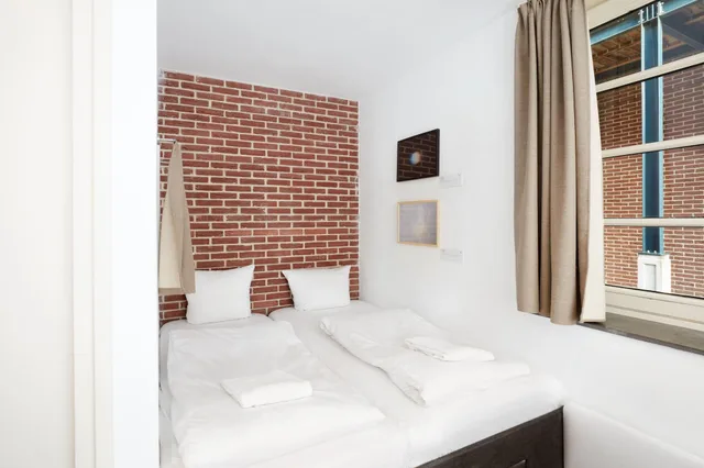 Downstairs, Blue, Basic, House, Quadruple، Hotel Not Hotel 2/4