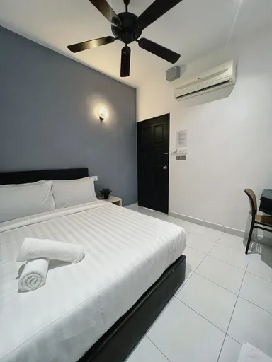 غرفة قياسية بسرير مزدوج، Quee Hotel 1/4