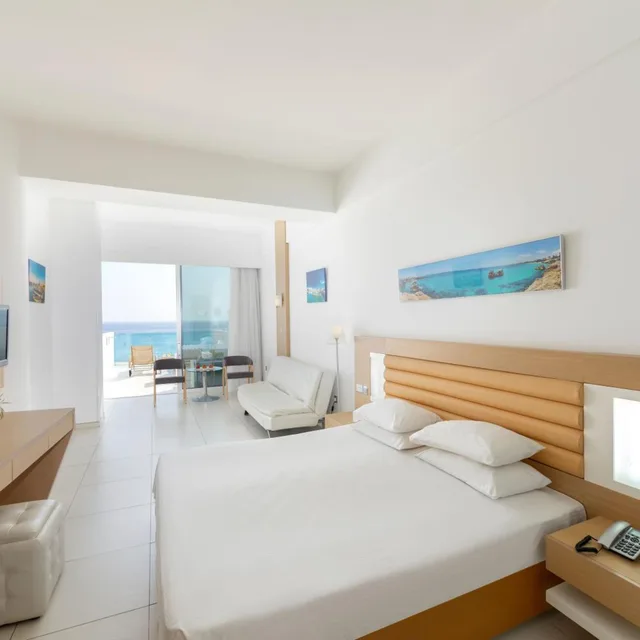 غرفة سوبيريور بسرير مزدوج أو سريرين منفصلين، Vrissaki Beach Hotel 4/9