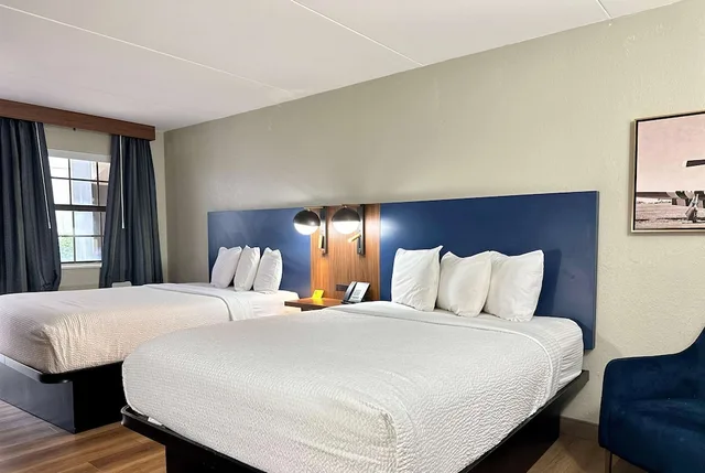 غرفة ديلوكس بسريرين كوين، La Quinta Inn Huntsville Research Park 1/8