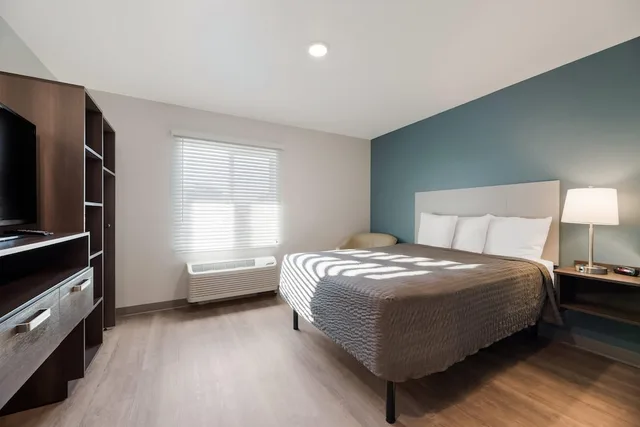 غرفة بسرير كوين لذوي الإعاقة، WoodSpring Suites Phoenix-Deer Valley 1/4
