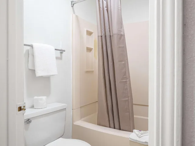 Room, Quadruple, Smoking, Motel6 Columbus, OH - OSU 5/6
