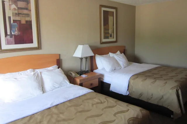 غرفة قياسية بسريرين كوين، Quality Inn Nashville Bloomington 2/8