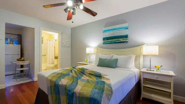 غرفة بسرير كوين بمطبخ صغير، The Lodge At Blue Lakes 1/1