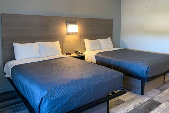 Efficiency, 2 Double Beds، Suburban Studios Near Panama City Beach 1/1