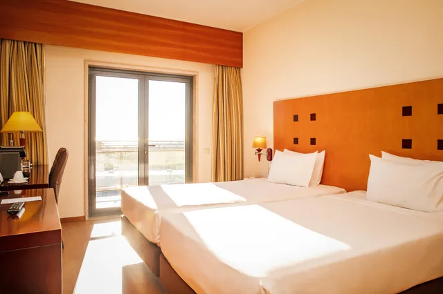 غرفة قياسية بسرير مزدوج أو سريرين منفصلين، VIP Executive Santa Iria Hotel 1/6