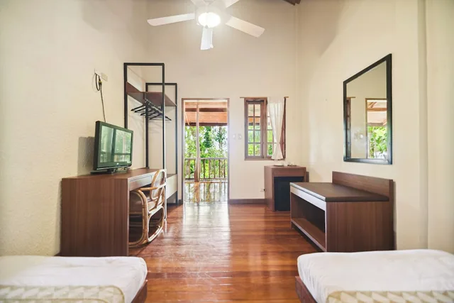 Family Suite, Queen and Twin Beds, The Strand Boutique Resort 5/10