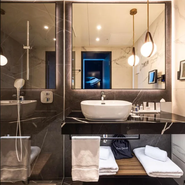 غرفة بريميوم ركنية، Radisson Blu Hotel at Porsche Design Tower Stuttgart 6/10