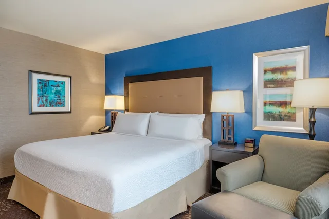 غرفة قياسية بسرير كينج، Holiday Inn Terre Haute 3/6