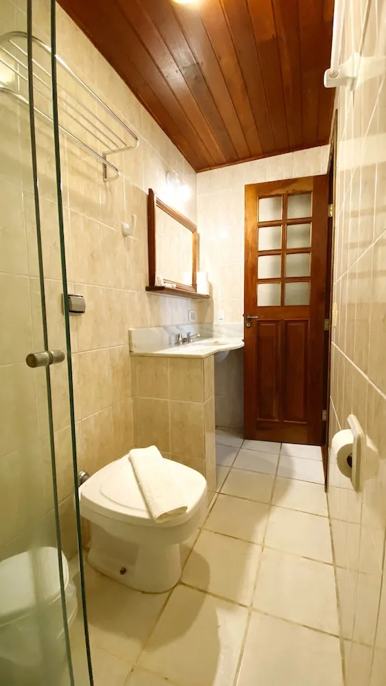 2 Bedrooms, Superior, 1 Double and 3 Single Beds، Brunello Pousada 4/4