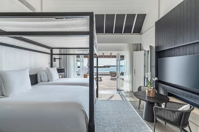 3 Bedrooms, Sunrise, Water, Suite, Twin Beds, 2 King Beds، Four Seasons Resort Maldives at Landaa Giraavaru 2/3
