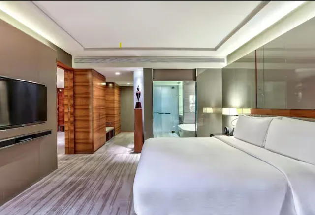 Family, King Bed, Hilton Sukhumvit Bangkok Hotel 1/1