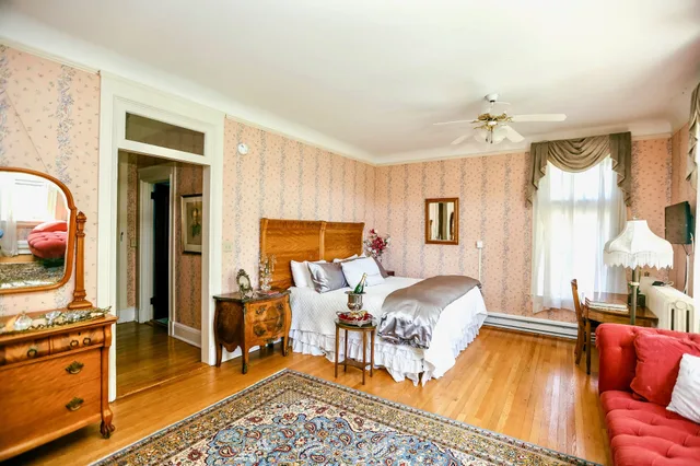 Grand, Mansion, King Bed, Panoramic Mountain View، Wilburton Inn 3/7