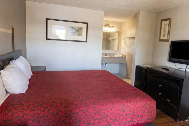غرفة بسرير كينج لغير المدخنين، La Casa Inn Albany Near Tifton US 82 4/10