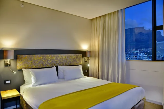 غرفة ديلوكس بسرير كينج بإطلالة على الجبل، Cresta Grande Cape Town 5/10