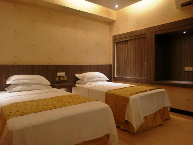 غرفة سوبيريور بسريرين منفصلين، Mandarin Hotel 3/10