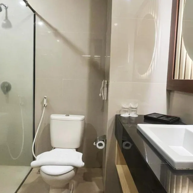غرفة ديلوكس بسرير كينج، The Rich Jogja Hotel 5/7