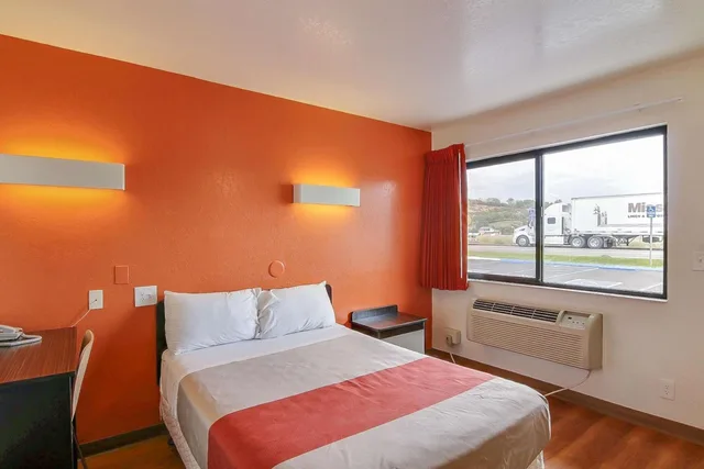 غرفة بسرير كوين، Motel6 Buellton, CA - Solvang Area 2/9