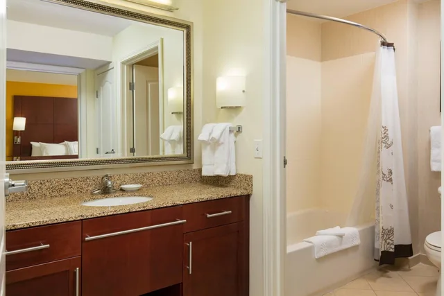 1 Bedroom, Suite, King Bed, Sofa, Residence Inn by Marriott Dayton Vandalia 3/4