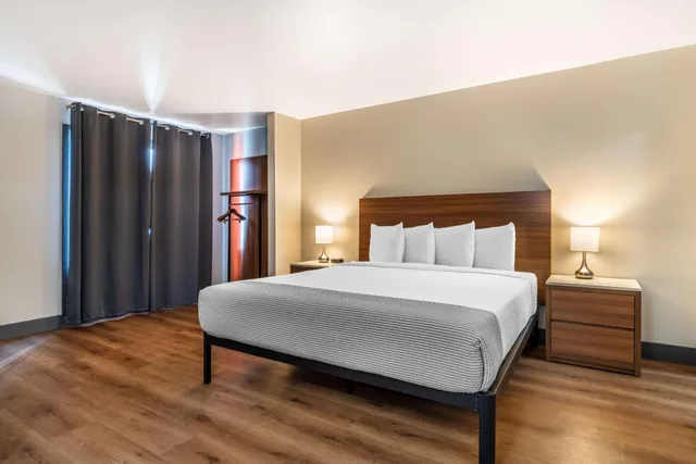 غرفة كبيرة بسرير كينج، La Luna Inn 1/6