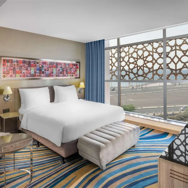 جناح سوبيريور بإطلالة جزئية على البحر مع دخول الصالة، فندق راديسون بلو جدة كورنيش(RADISSON BLU HOTEL, JEDDAH CORNICHE) 1/7
