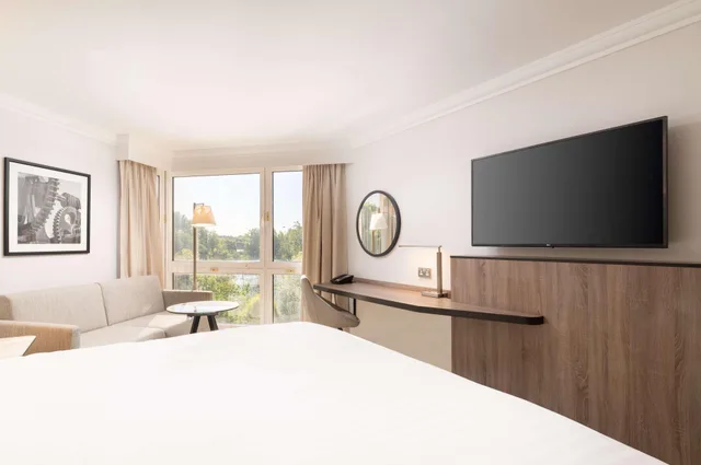 Executive, Double Bed, Hilton Birmingham Metropole 3/6