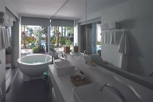 غرفة ديلوكس بسرير مزدوج أو سريرين منفصلين بإطلالة على المسبح، Hard Rock Hotel Penang 1/1