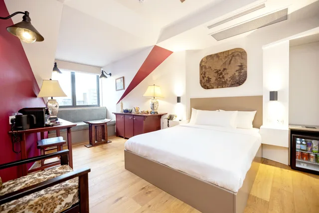 غرفة ديلوكس بسرير كينج وسرير كوين، Limehouse Library Hotel 2/10