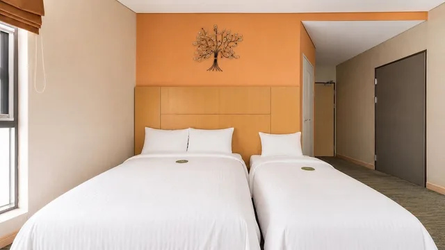 Deluxe, Family, 1 Queen and 1 Single Bed, Central 7 Hotel 4/8
