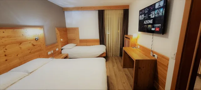 غرفة ثلاثية بسرير مزدوج وسرير فردي، Arnica Hotel 2/7