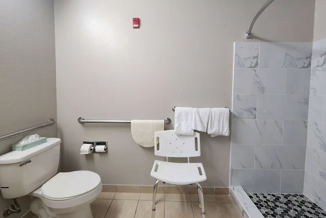 غرفة بسرير كينج لذوي الإعاقة، Days Inn by Wyndham Lumberton 9/10