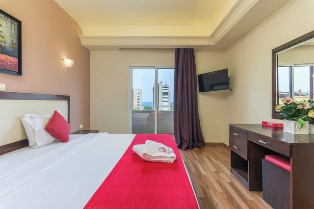 غرفة ملكية بسرير كينج، Al Murjan Palace Hotel, Jounieh 1/10