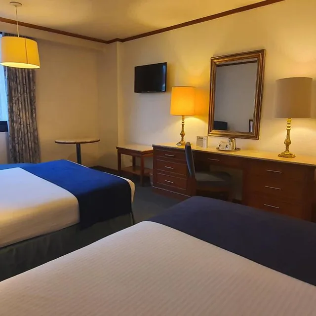 غرفة سوبيريور بسريرين منفصلين، Bristol Hotel 8/10