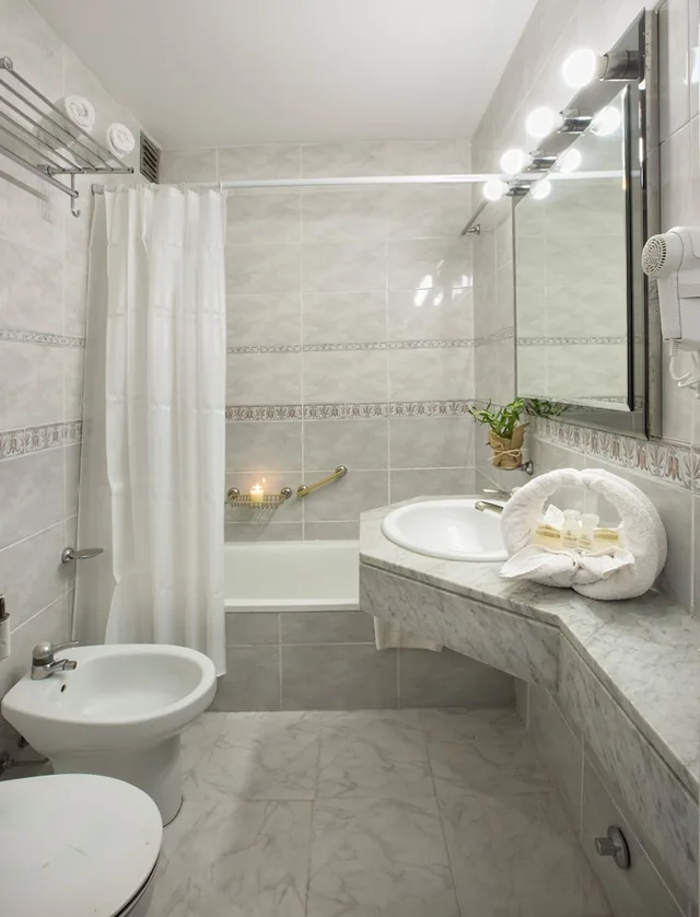 غرفة سوبيريور ثلاثية بسرير مزدوج وسرير فردي، Sheltown Hotel 2/2