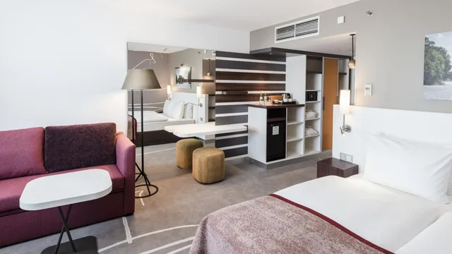 غرفة بريميوم بسرير كينج وسرير كوين بإطلالة على المدينة، Holiday Inn Munich - City Centre 6/8