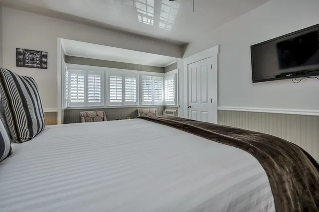 Helena, Suite, King Bed, Jetted Tub، Craftsman Inn 1/10