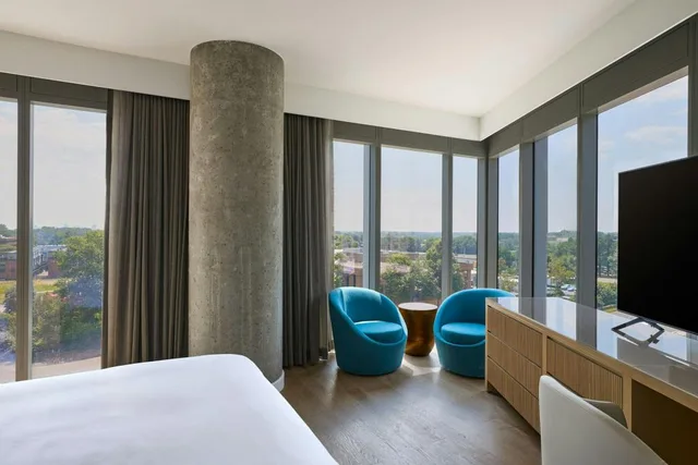 Guest Room, Deluxe, King Bed, Corner, JW Marriott Reston Station 1/4