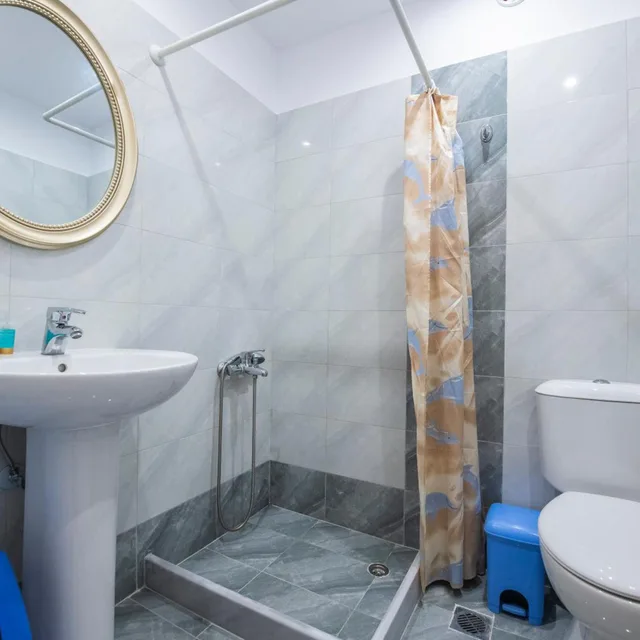 غرفة بسرير مزدوج أو سريرين منفصلين مع سرير إضافي، Sun Hotel Kineta 7/8
