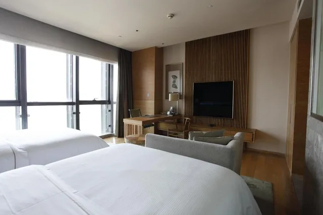 Guest Room, Deluxe, Twin Beds, Skyline View، The Westin Chongqing Liberation Square 1/6