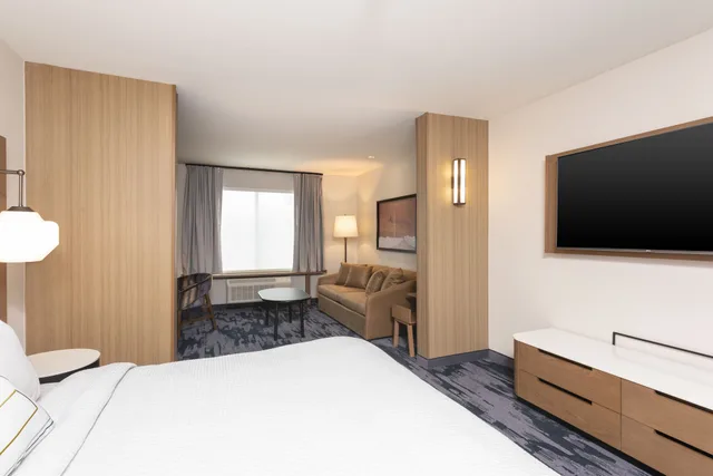 جناح تنفيذي بسرير كينج مع أريكة، Fairfield Inn And Suites Fair Oaks Farms 1/5