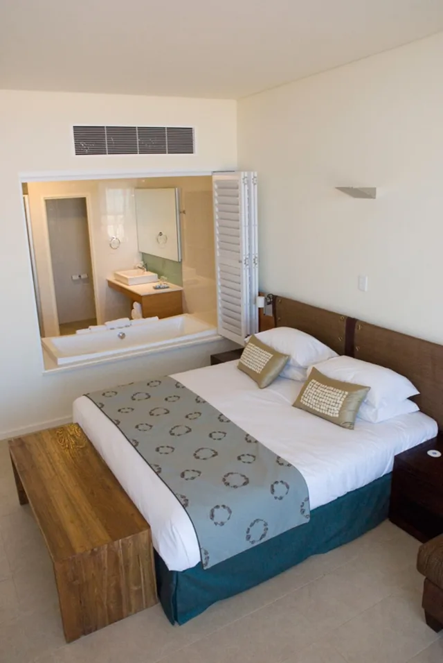 Superior, King Bed, Mantarays Ningaloo Beach Resort 2/5