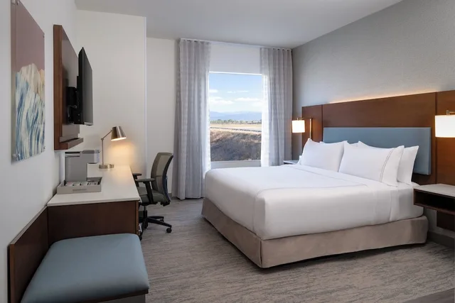 غرفة بريميوم بسرير كينج لذوي الإعاقة، EVEN Hotel Bozeman Yellowstone Intl Arpt, an IHG Hotel 1/6