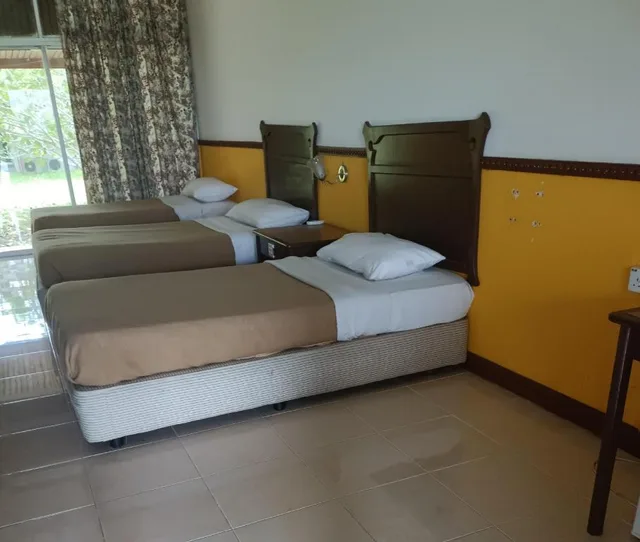 Room, Single, 3 Beds، Motel Desa 1/2