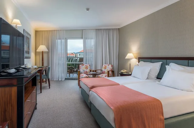 غرفة بسرير مزدوج أو سريرين منفصلين بإطلالة جزئية على البحر، Pestana Grand Premium Ocean Resort 4/10